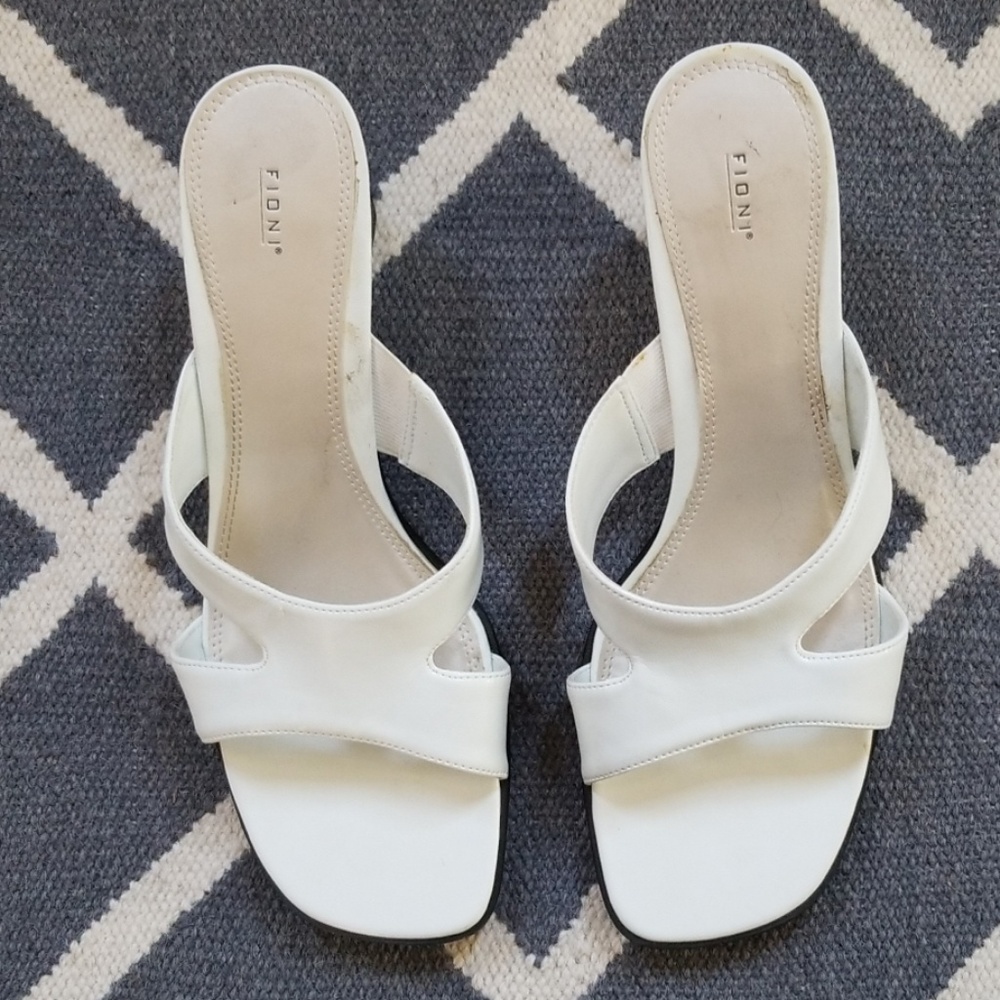Fioni White Sandals. Size 9W